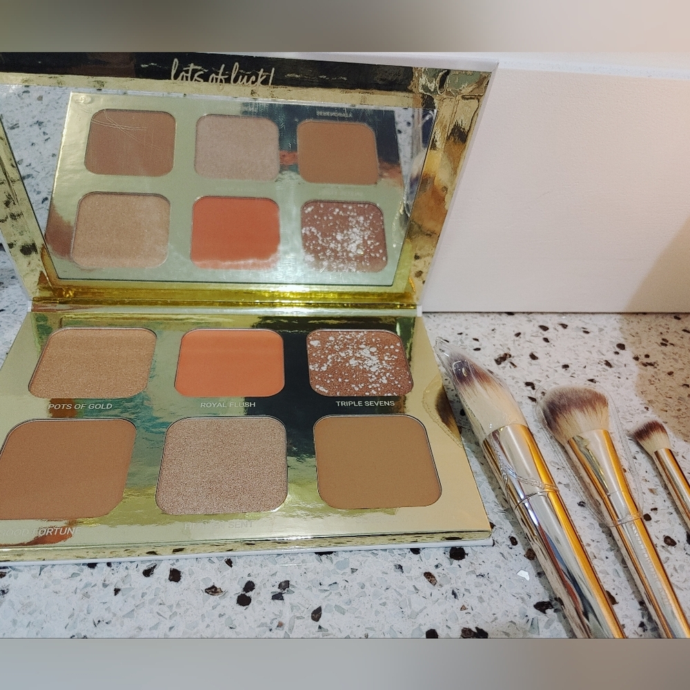 True + Luscious Lucky Glow Bronze and Highlight Palette & Makeup Brush Set!!